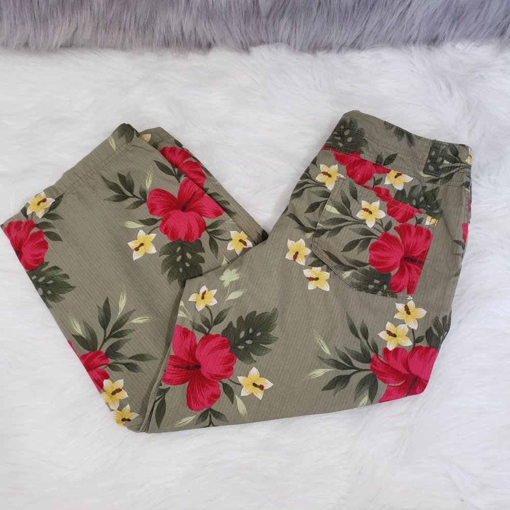 Jamaica Bay Hawaiian print floral capri pants